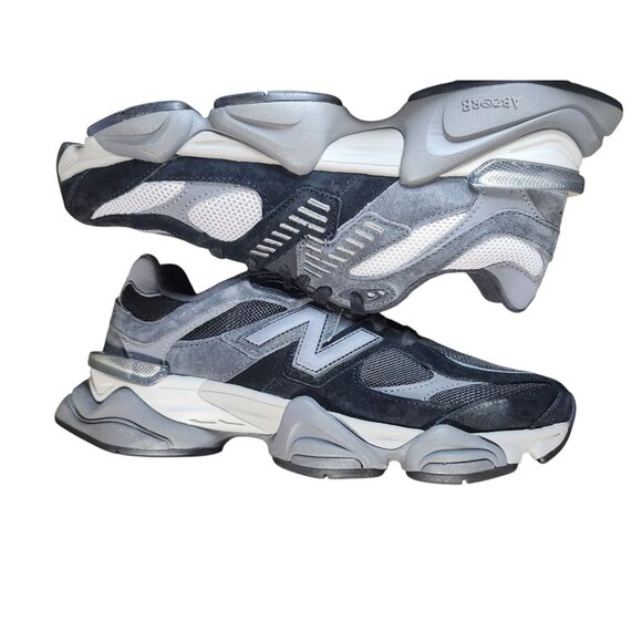 New Balance 9060 Size 9.5M 11W - Picture 5 of 6